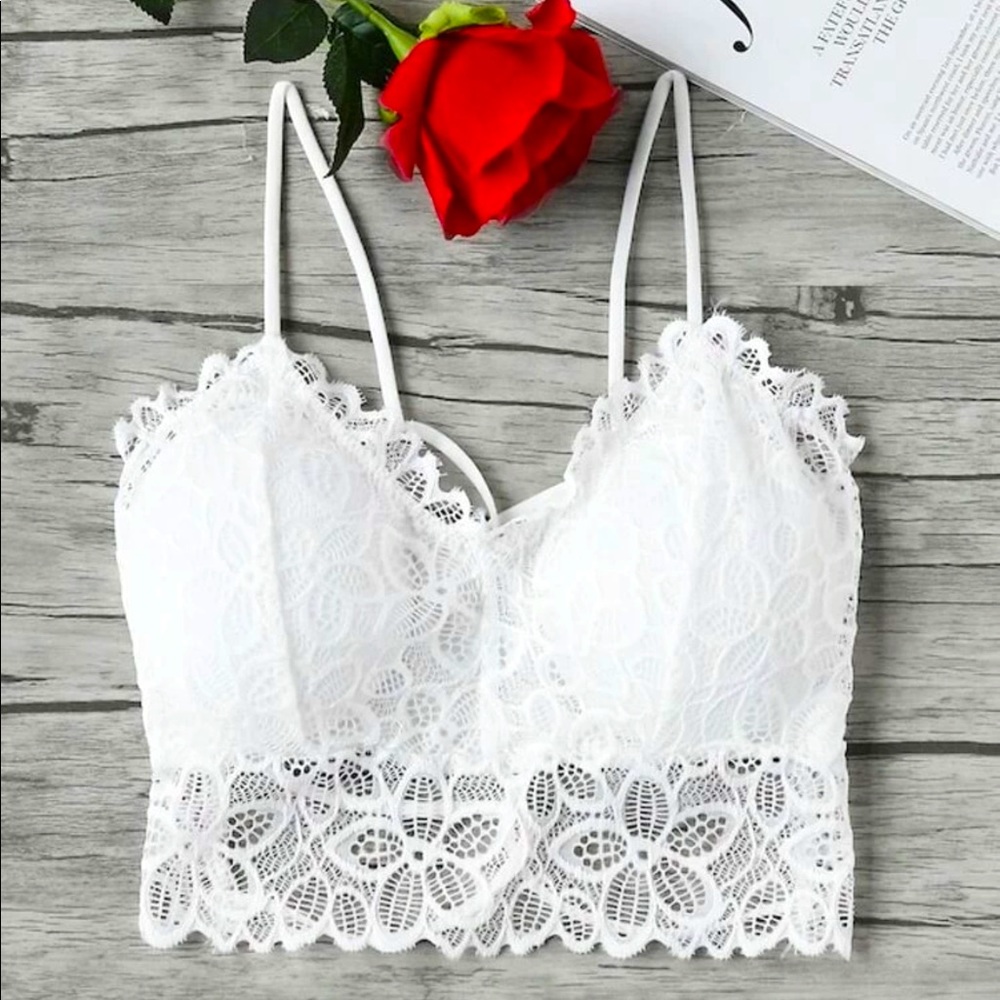 PLUS SIZE WHITE FLORAL LACE BRALETTE